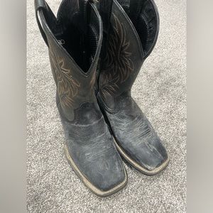 Black Arait men’s boots